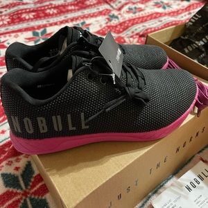 NOBULL WOMANS SIZE 7 TRAINERS
